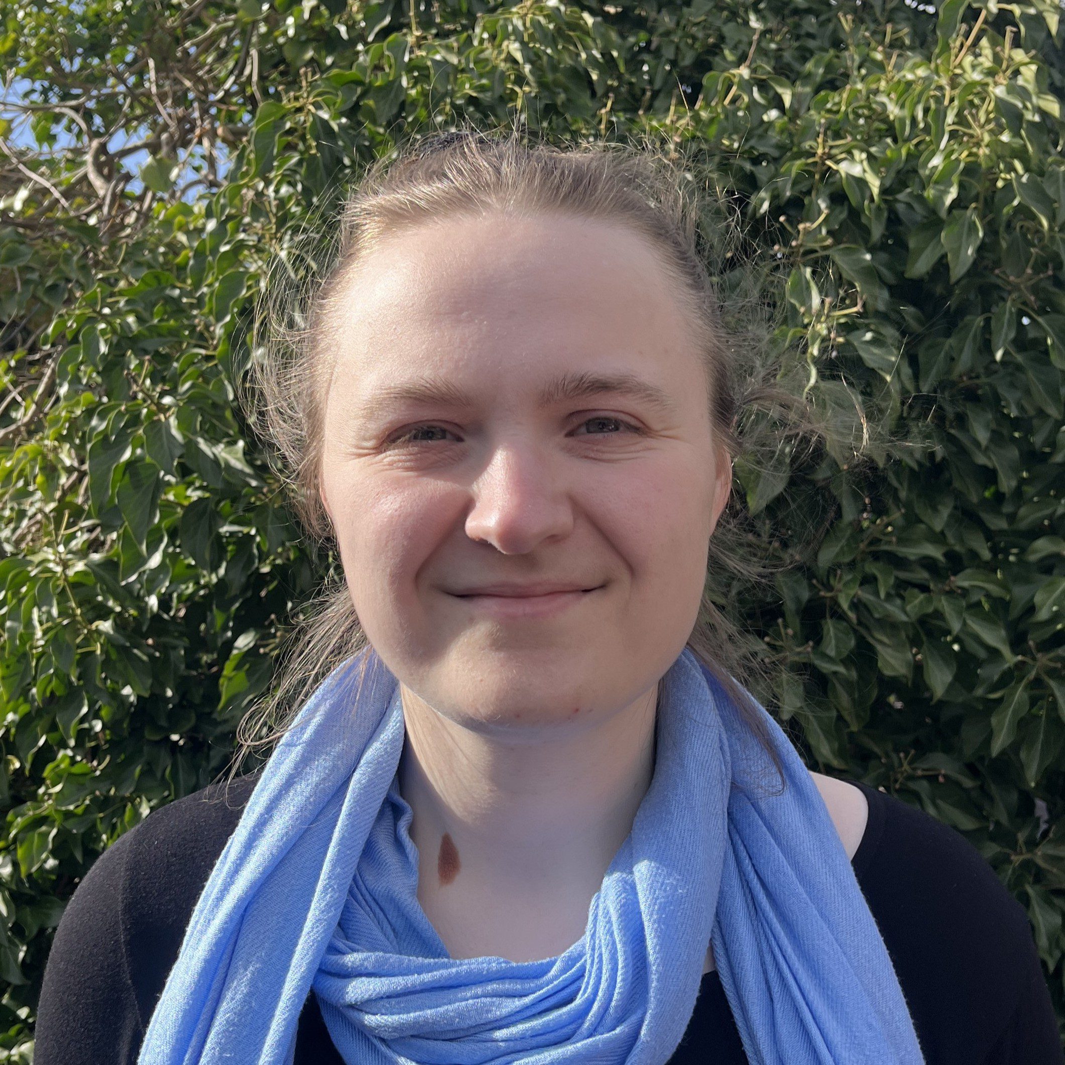 Zoe's bio pic cropped Isabel Mills